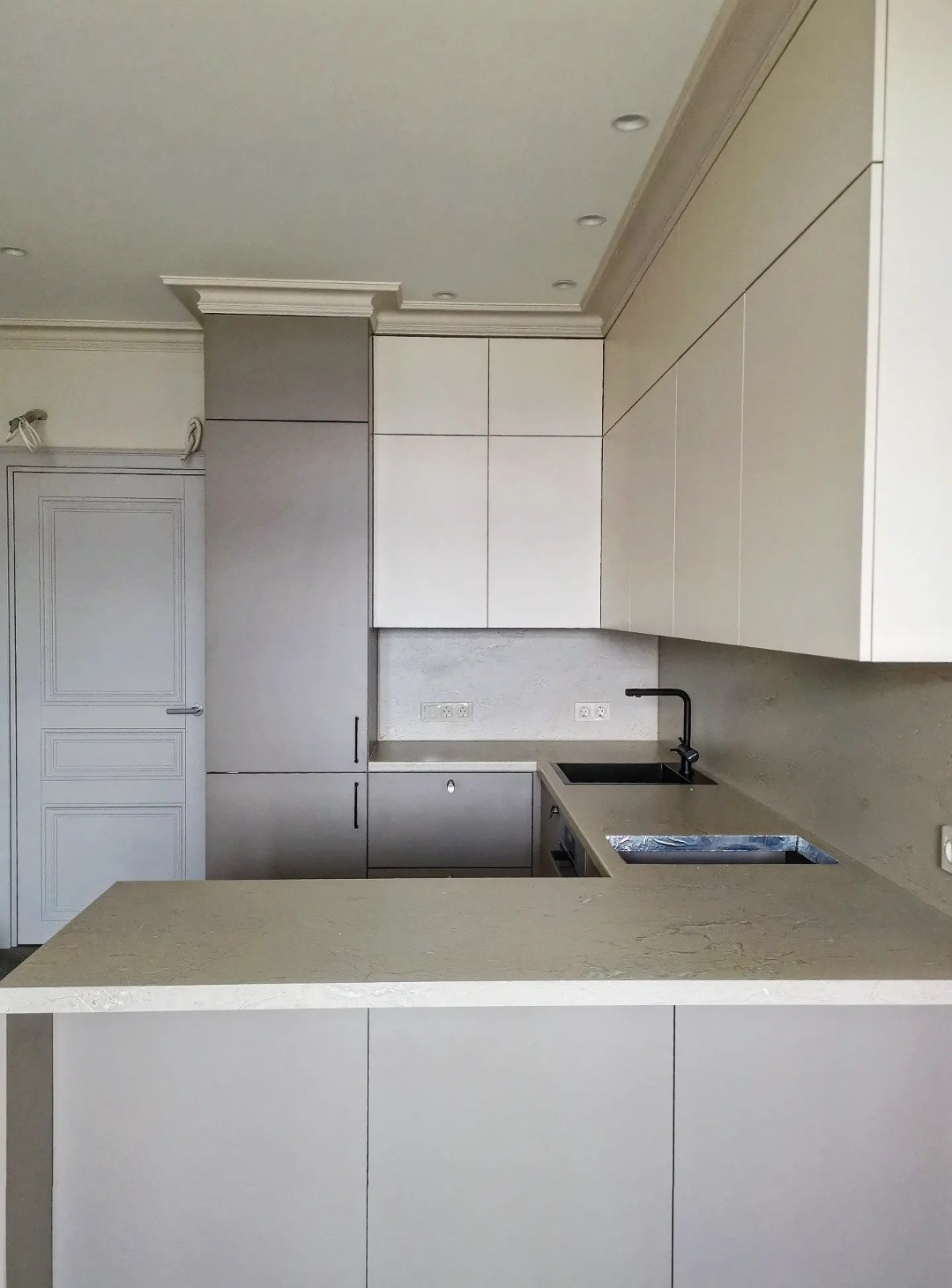 Фрагмент кухни - гостиной