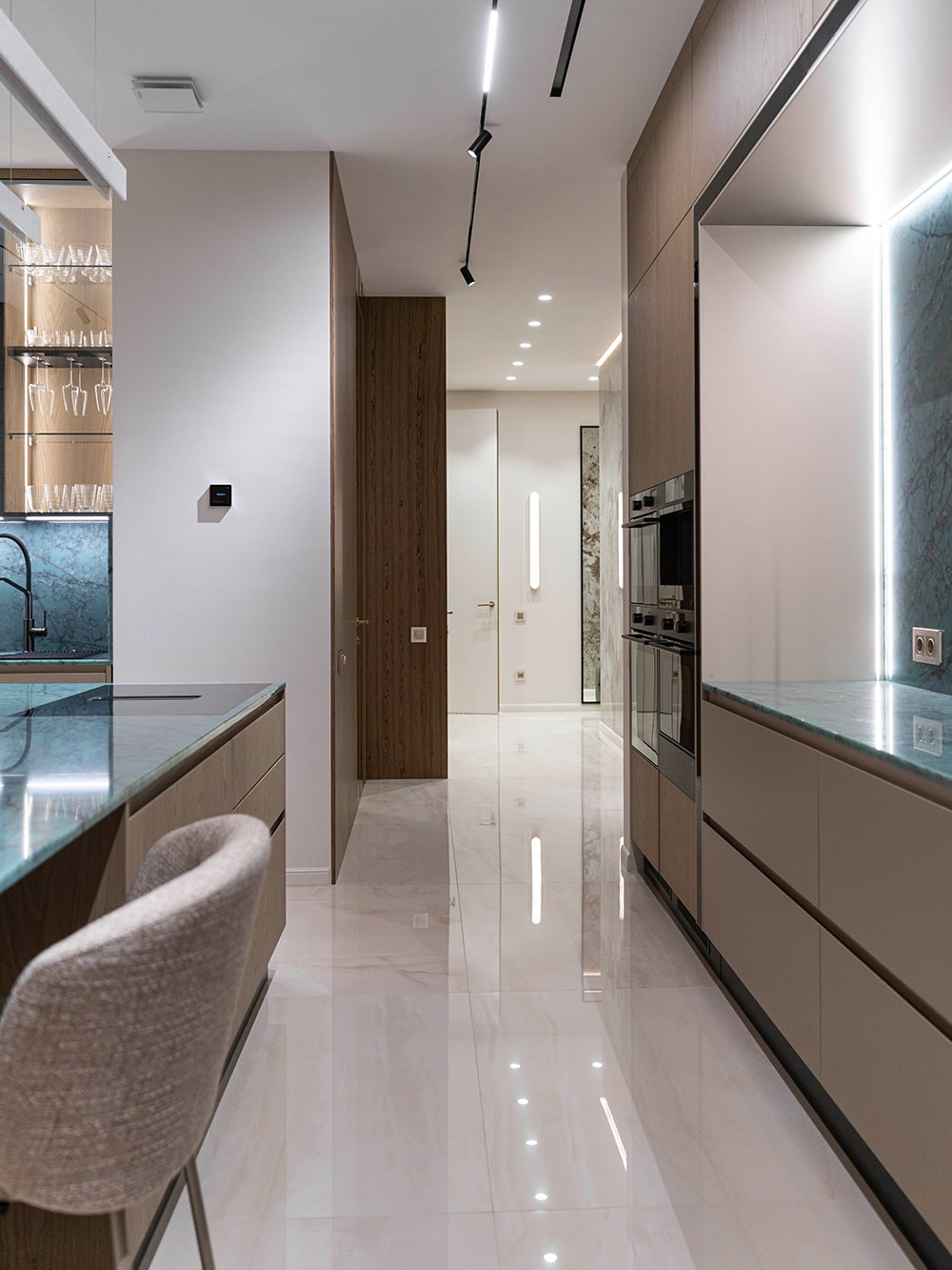 Обложка проекта: Giulia Novars впечатляет! Смелый акцент в интерьере кухни