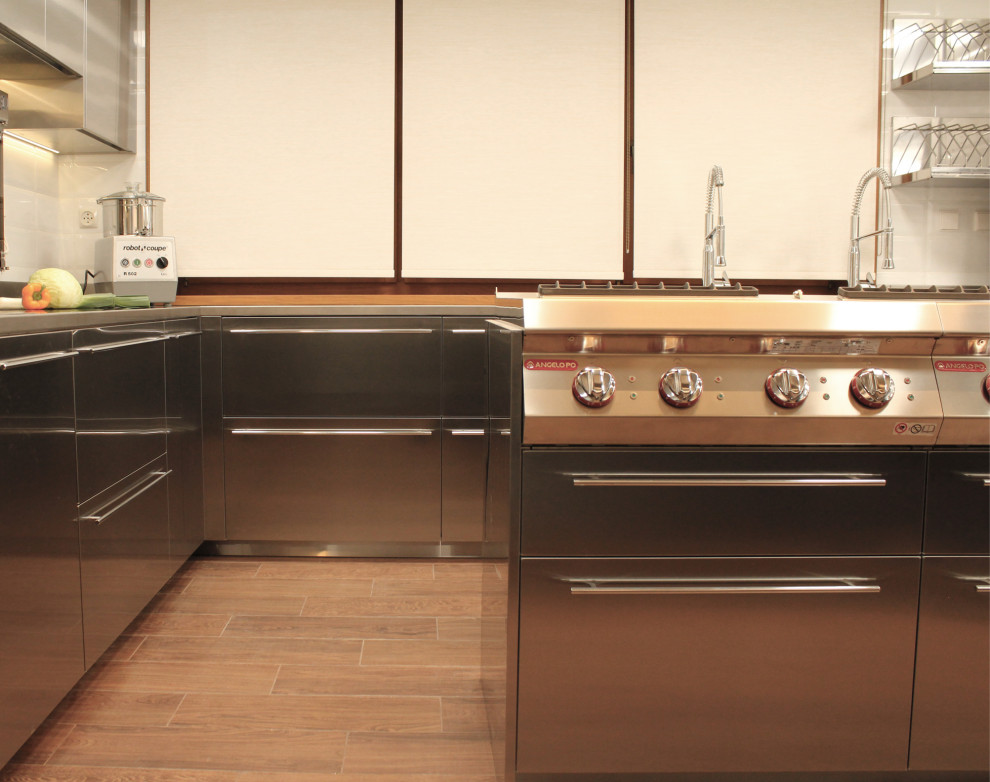 Обложка проекта: Профессиональная кухня AWELT в загородном доме, Московская область