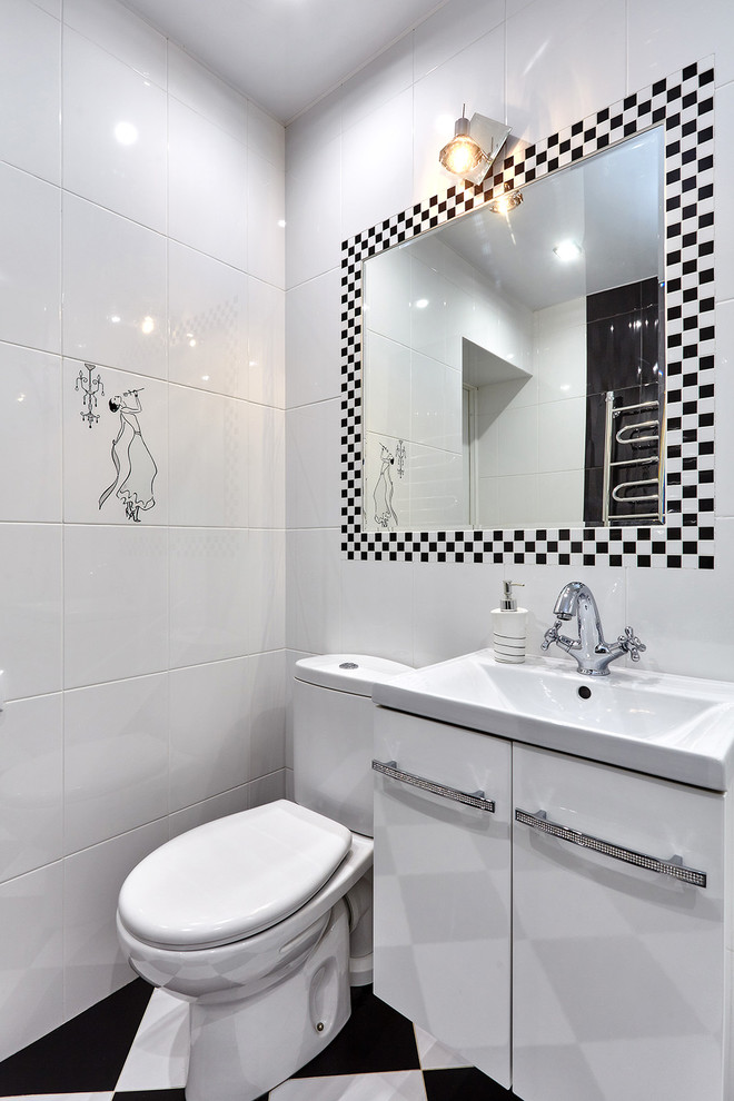 Дуплекс в трех уровнях и чёрно-белых тонах.