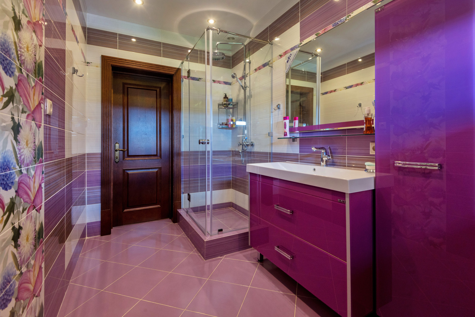 Санузел в доме из клееного бруса по индивидуальному проекту