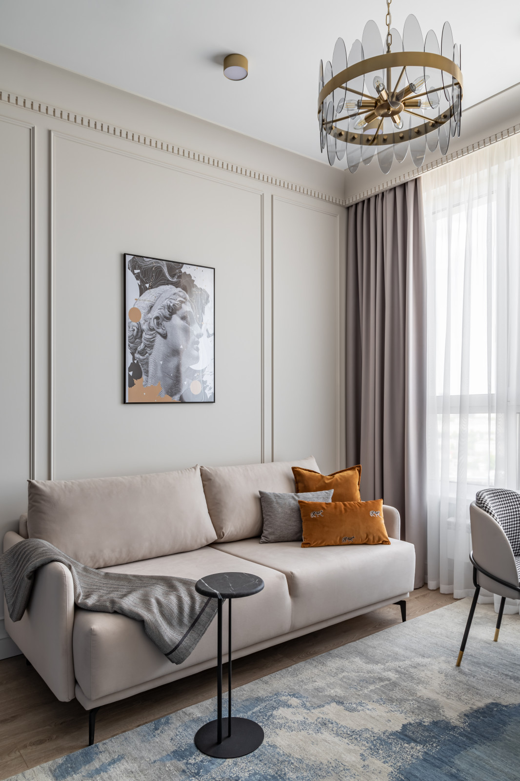 Цвет, неон и греческие богини - современная квартира 35 м² для блогера в Москве