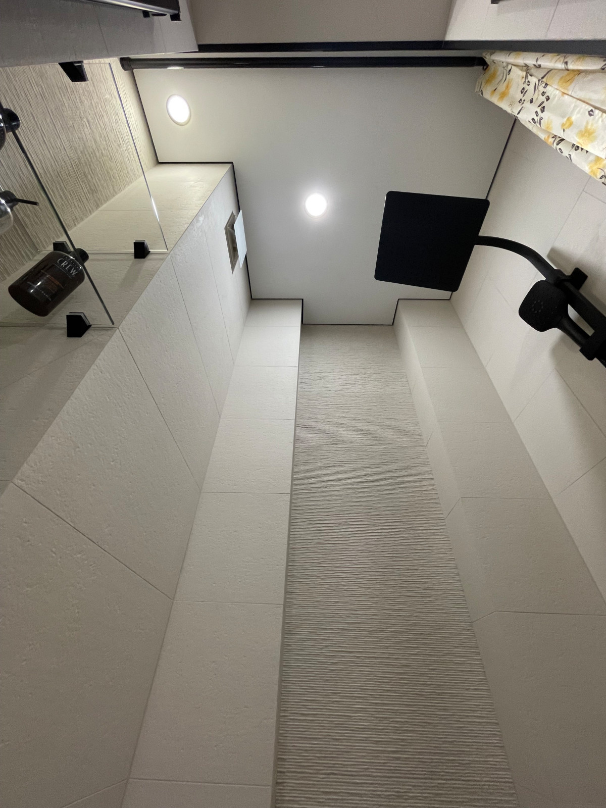 Теневые потолки в ЖК Заельцовский