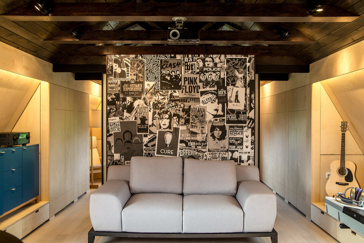 Интерьер мансарды дачного дома в Подмосковье