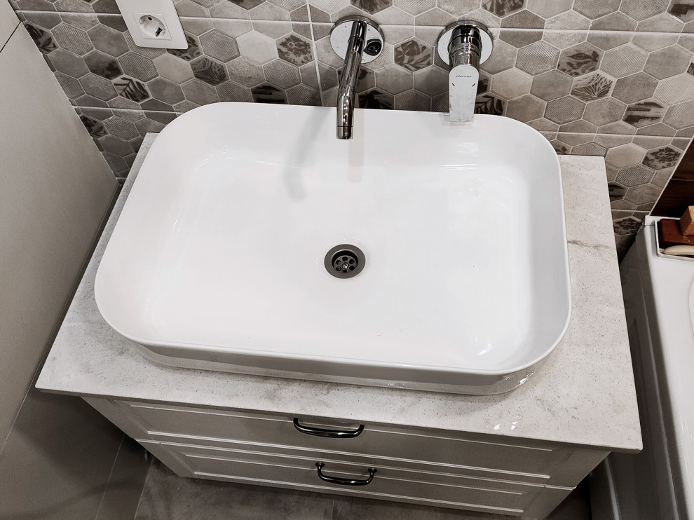 Небольшая столешница для санузла из камня Hi-Macs