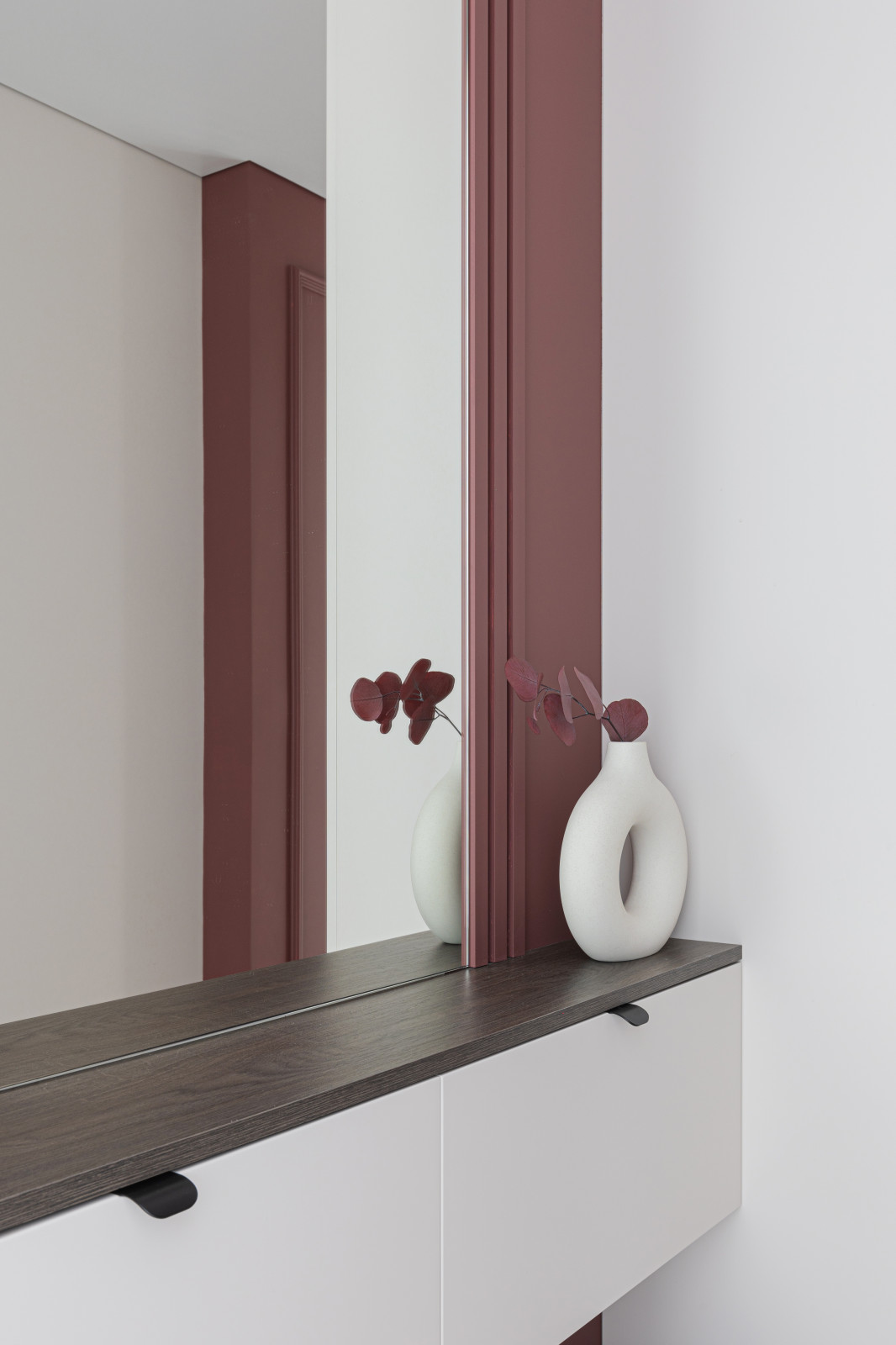 Тумба в цвет стен бежевый