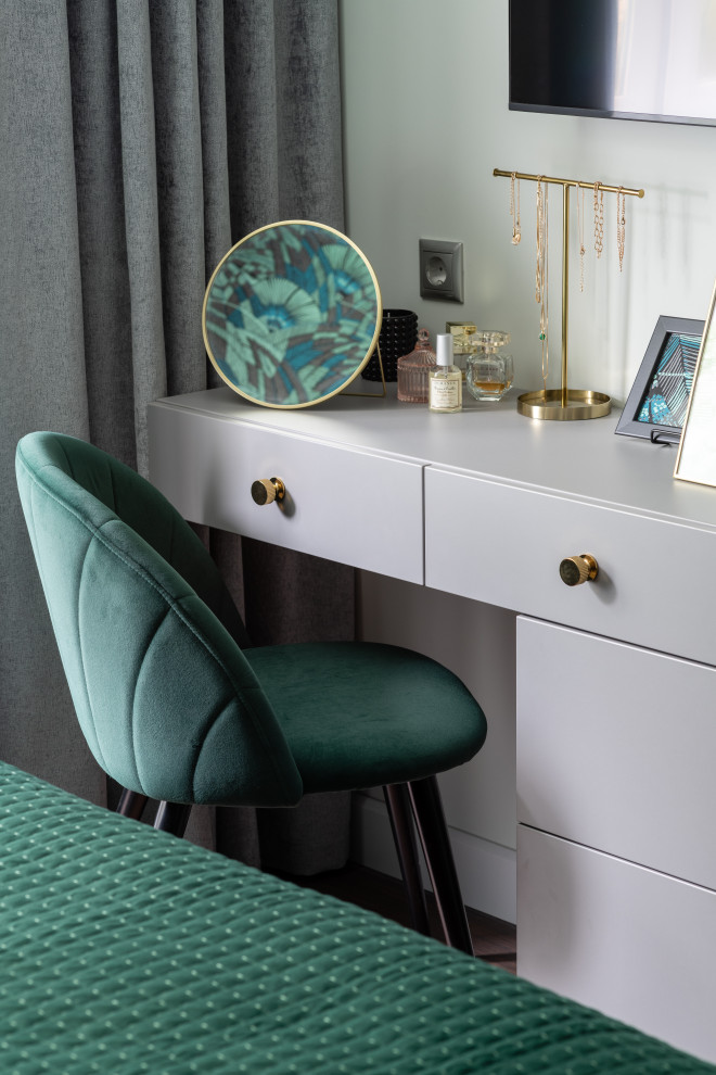 Серый, изумрудный и ягодный