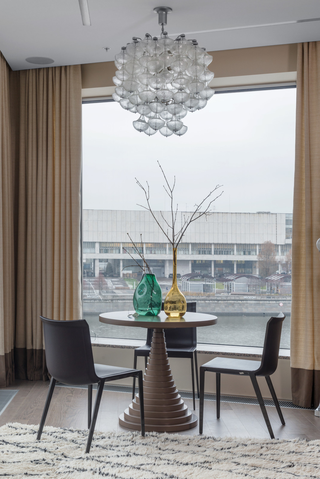 Прогулка на диване: Дома с видом на достопримечательности города