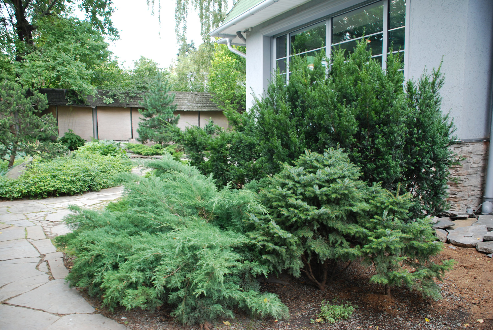 Стильный сад в КП "Поселок Художников"