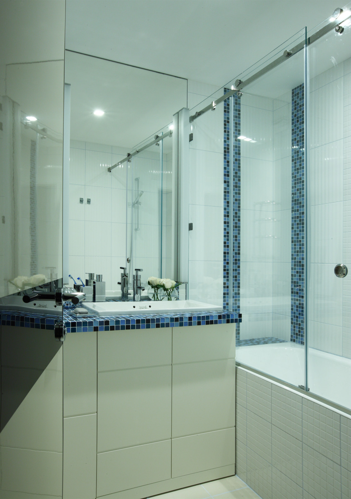 Фотоохота: Дизайн маленькой ванной комнаты без унитаза