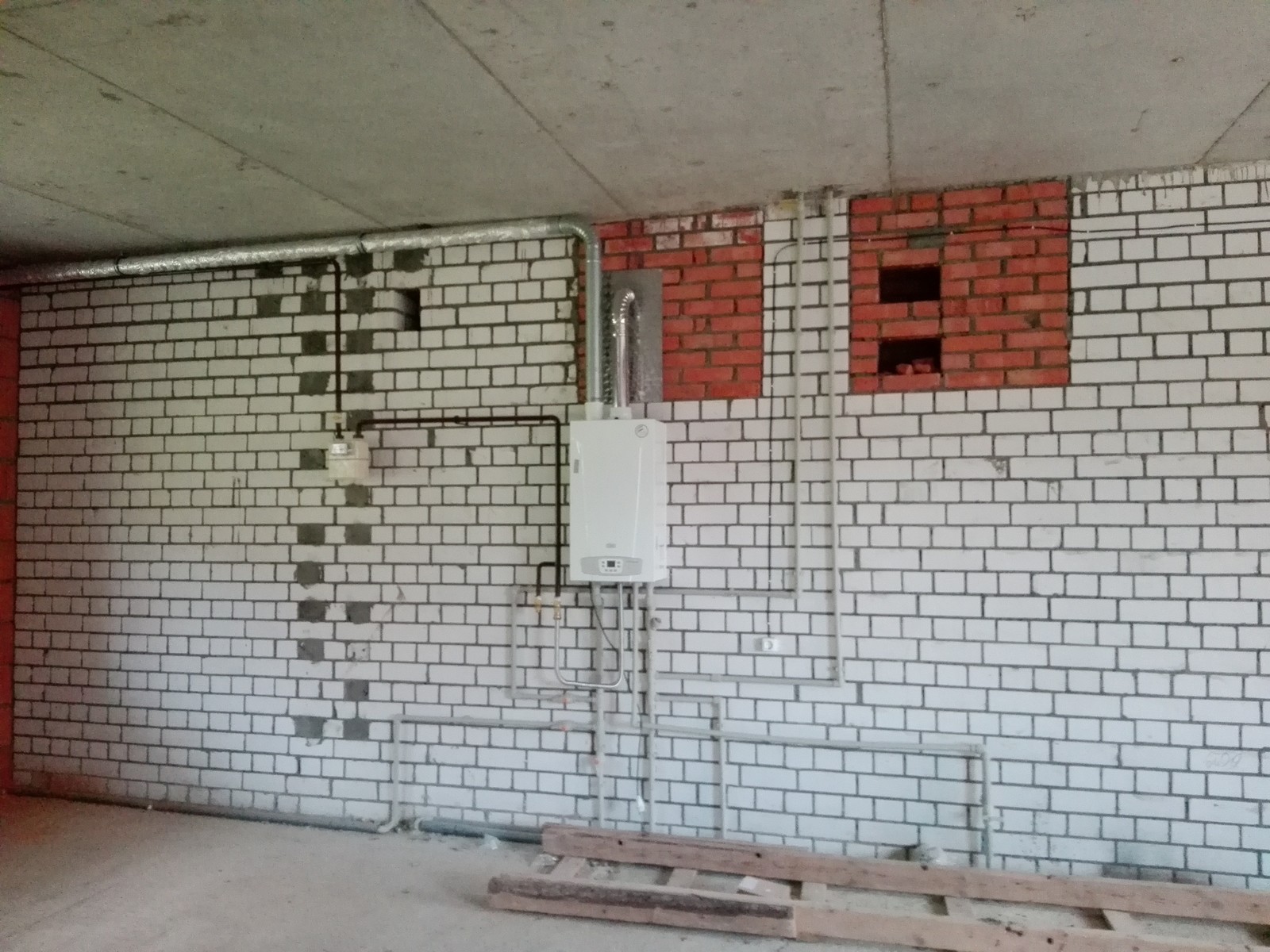 ДОМ С ЧЕТЫРЬМЯ ЛЕСТНИЦАМИ