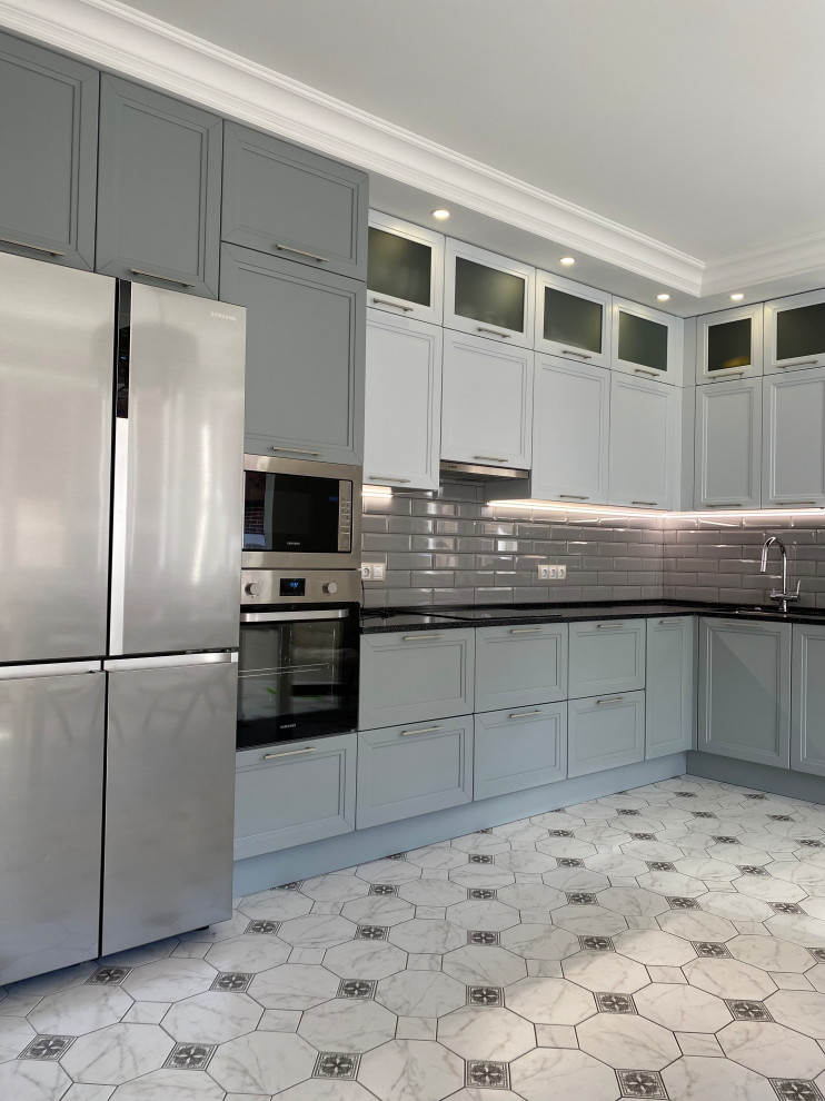 Обложка проекта: Серая кухня из массива бука