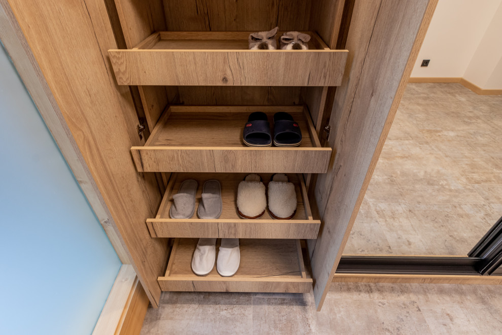 Встроенный распашной шкаф