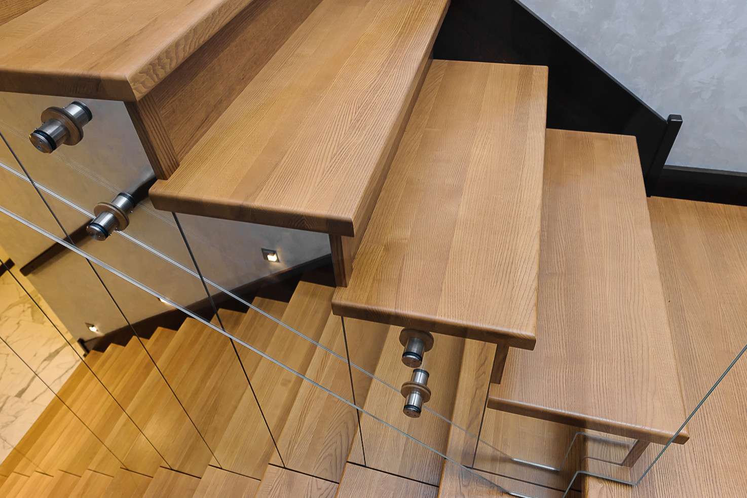 Отделка бетонной лестницы