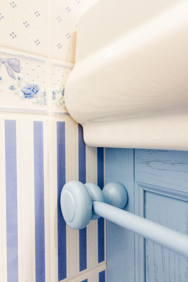 Ванная прованс в пастельно-голубом цвете