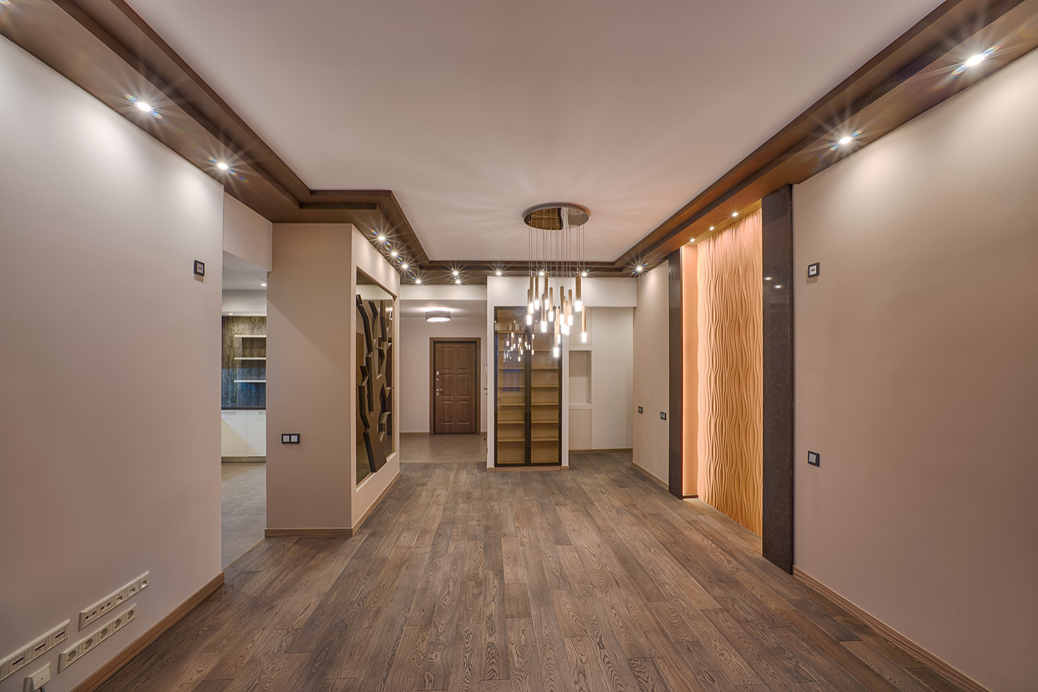 Гостиная по дизайн-проекту. Дерево с зеркальным фоном.