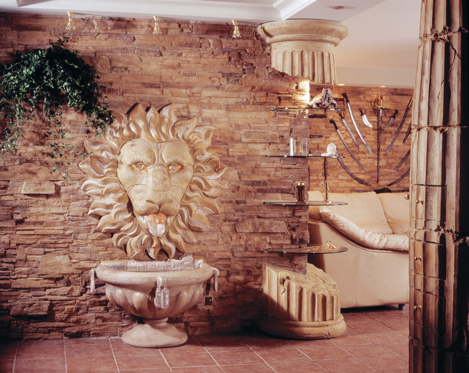 Декор интерьера. Фонтан "Лев"