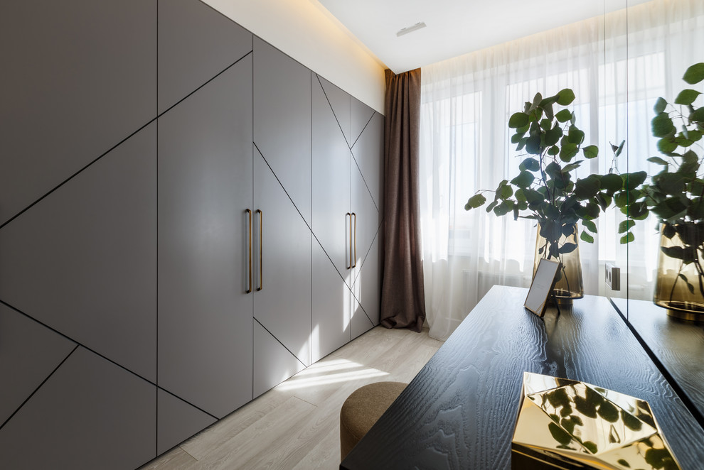 Квартира с радиусными панелями и глубокими цветами