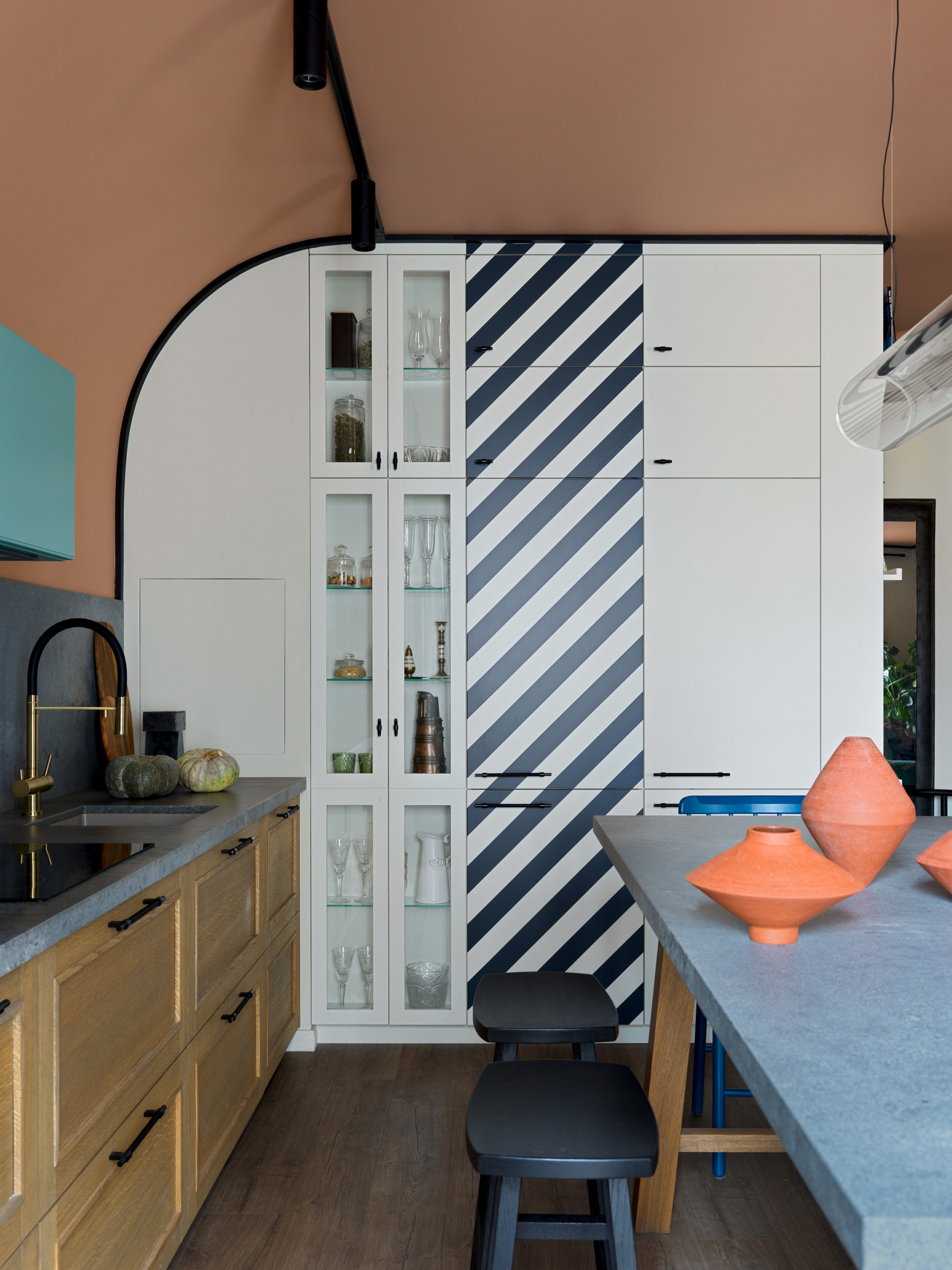 Houzz тур: Квартира в лососевых тонах для студентки