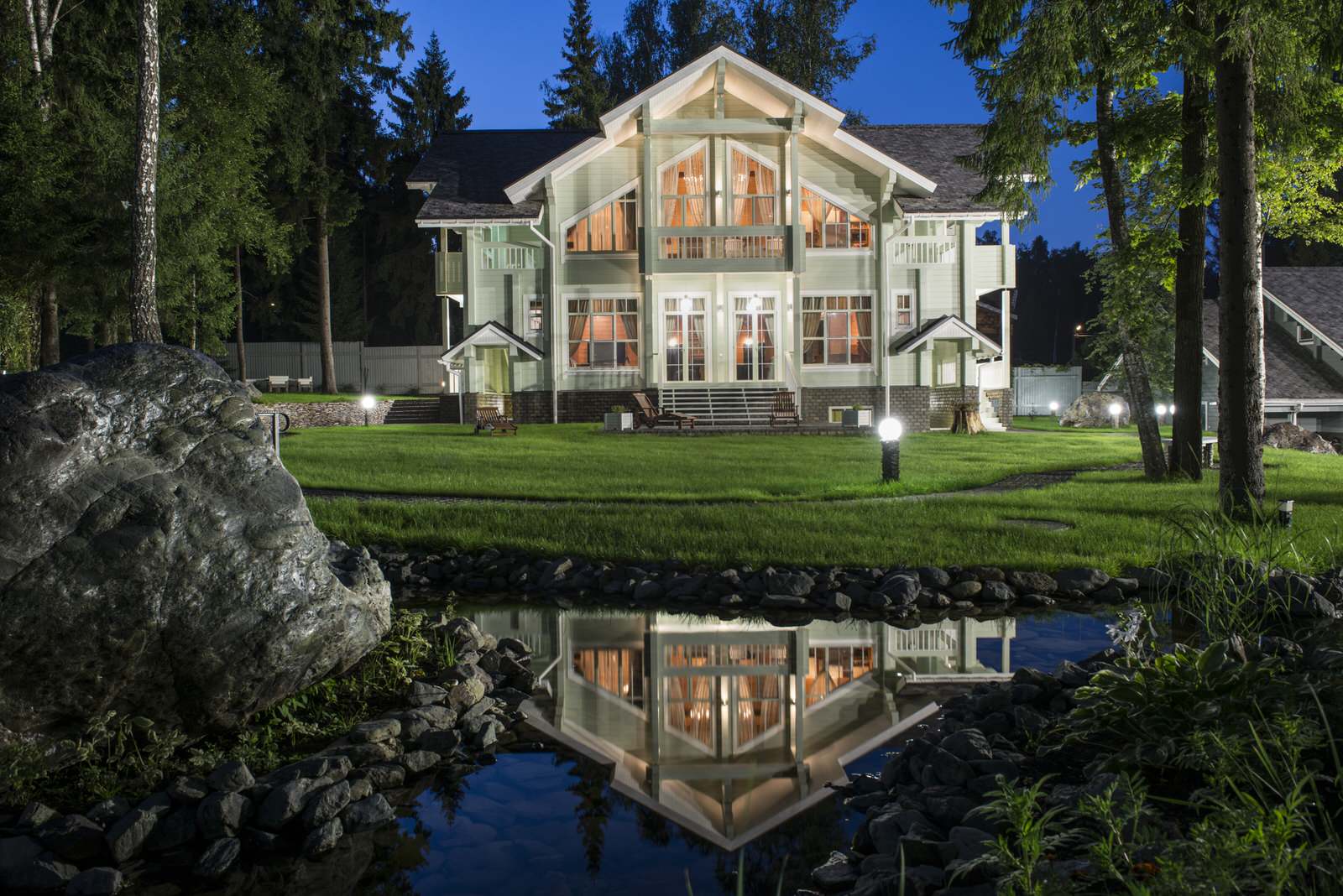 Под одной крышей