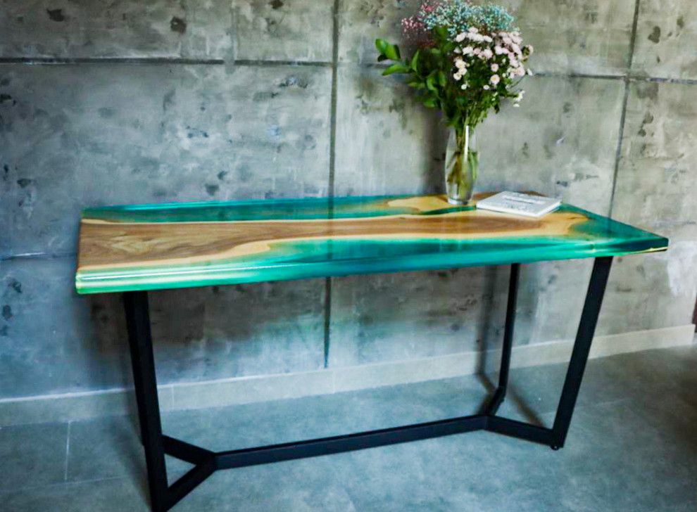 Обложка проекта: Классически стол-река из голубой смолы