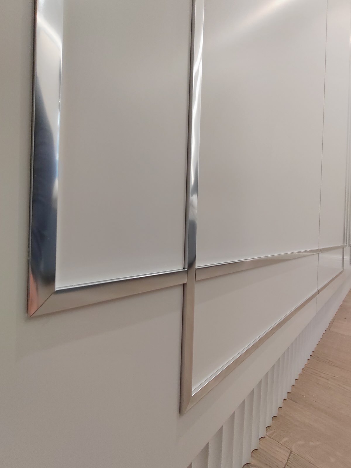 Шкаф распашной.