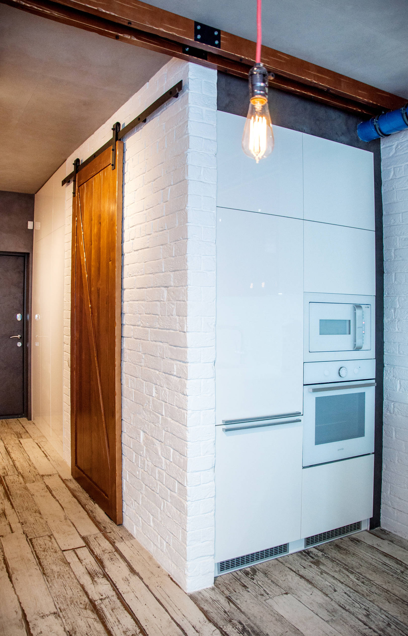 Houzz Украина: Лофт с полицейским зеркалом для танцовщицы