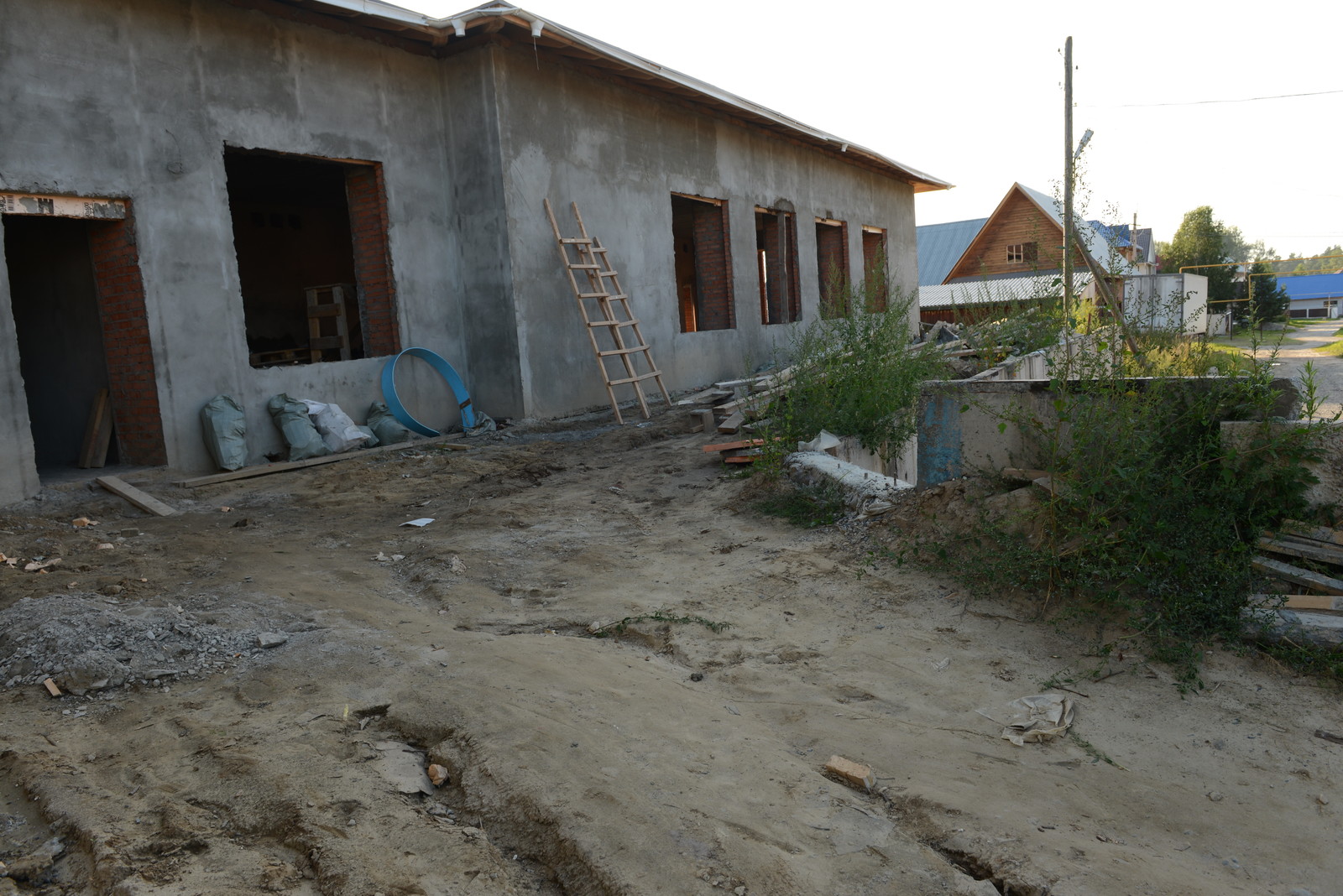 Большой сад в пригороде