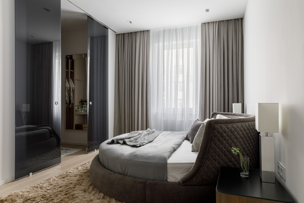 Квартира для студентки, ЖК Смольный