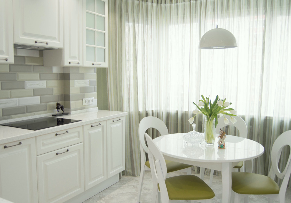 Кухня с камином