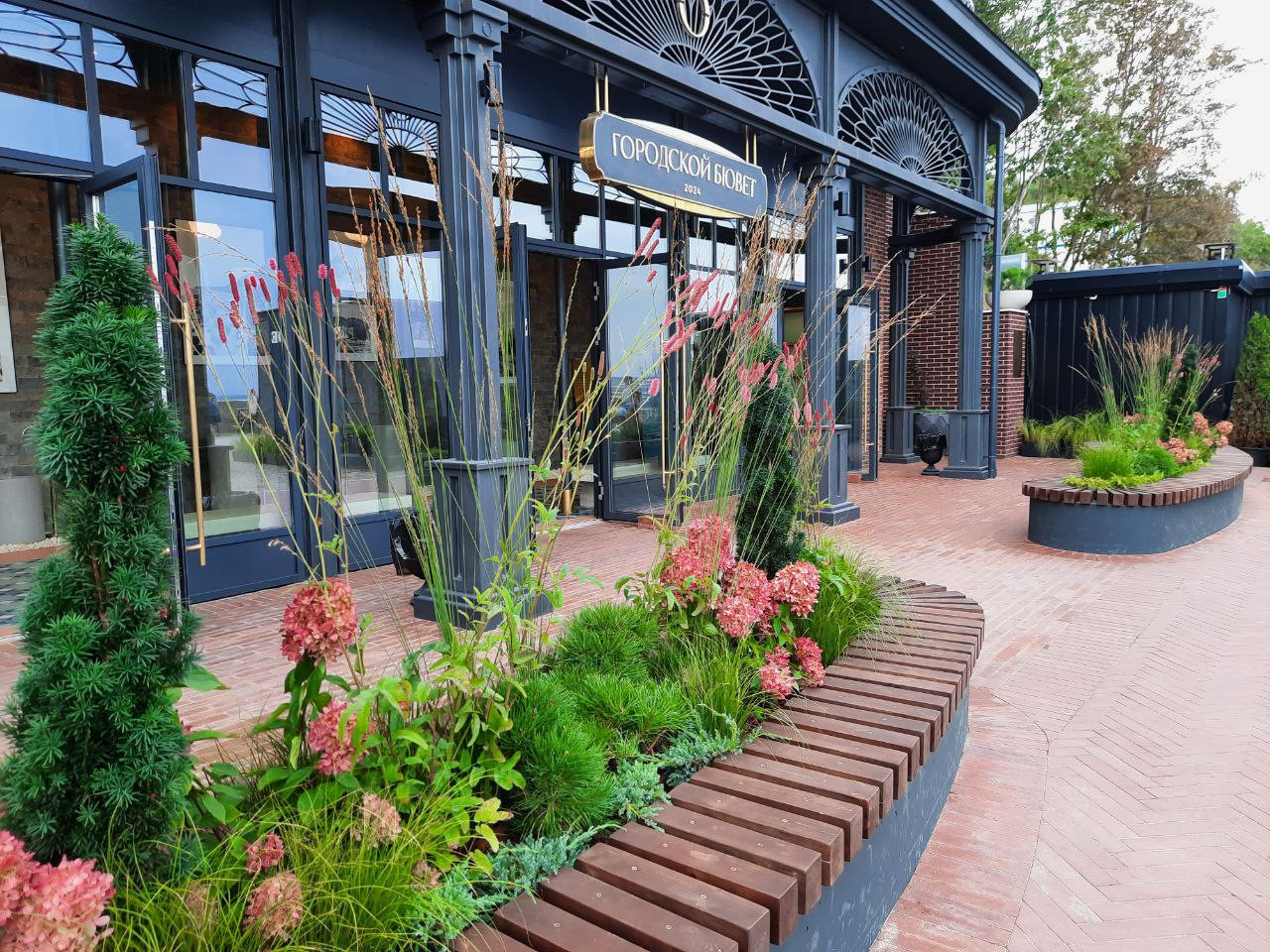 Озеленение территории возле Бювета в Светлогорске