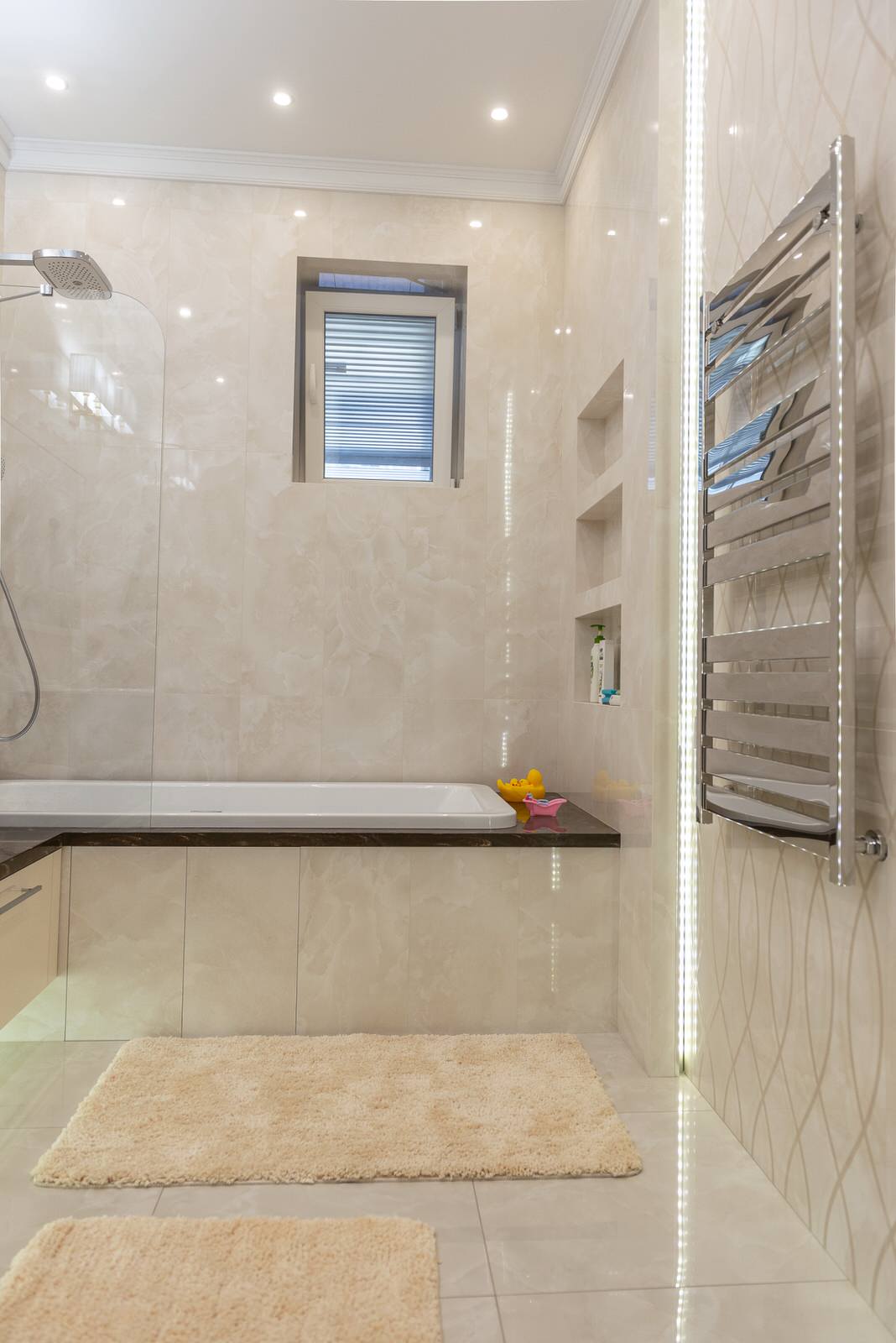 Дом с бассейном