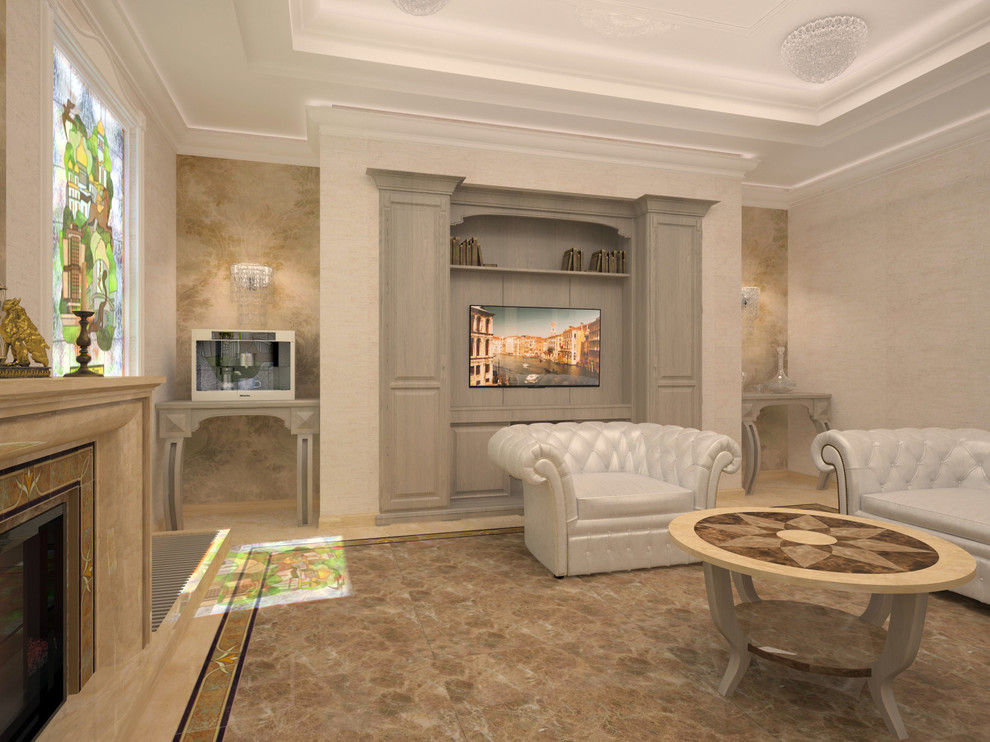 Главный холл гостиницы с витражами