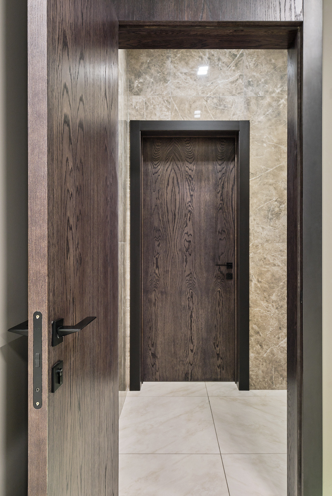 Высокие дубовые двери. 100% массив дуба.