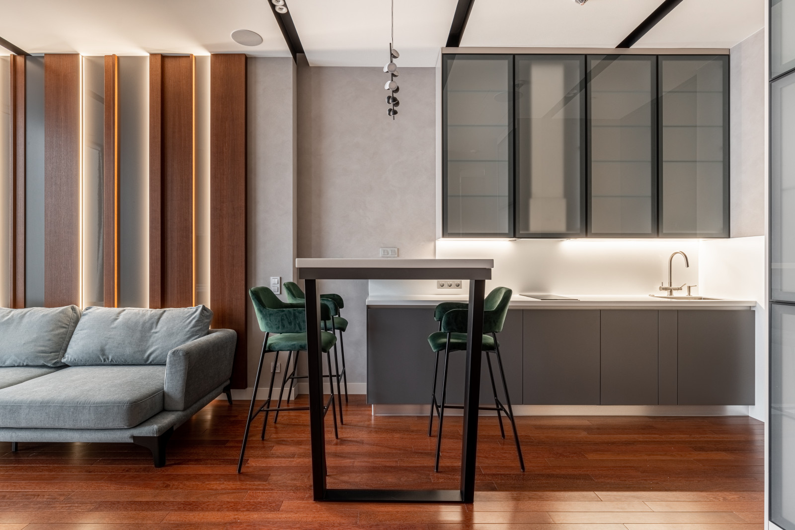 Нева Тауэрс