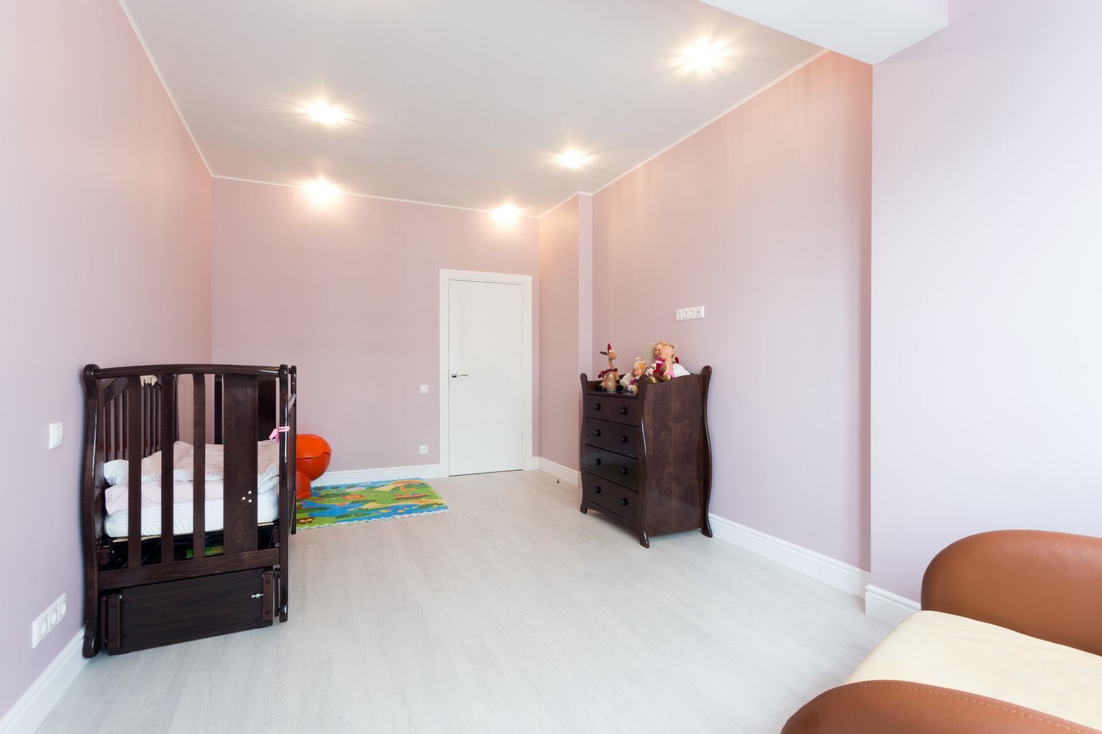 Потолок в детскую комнату с лоджией