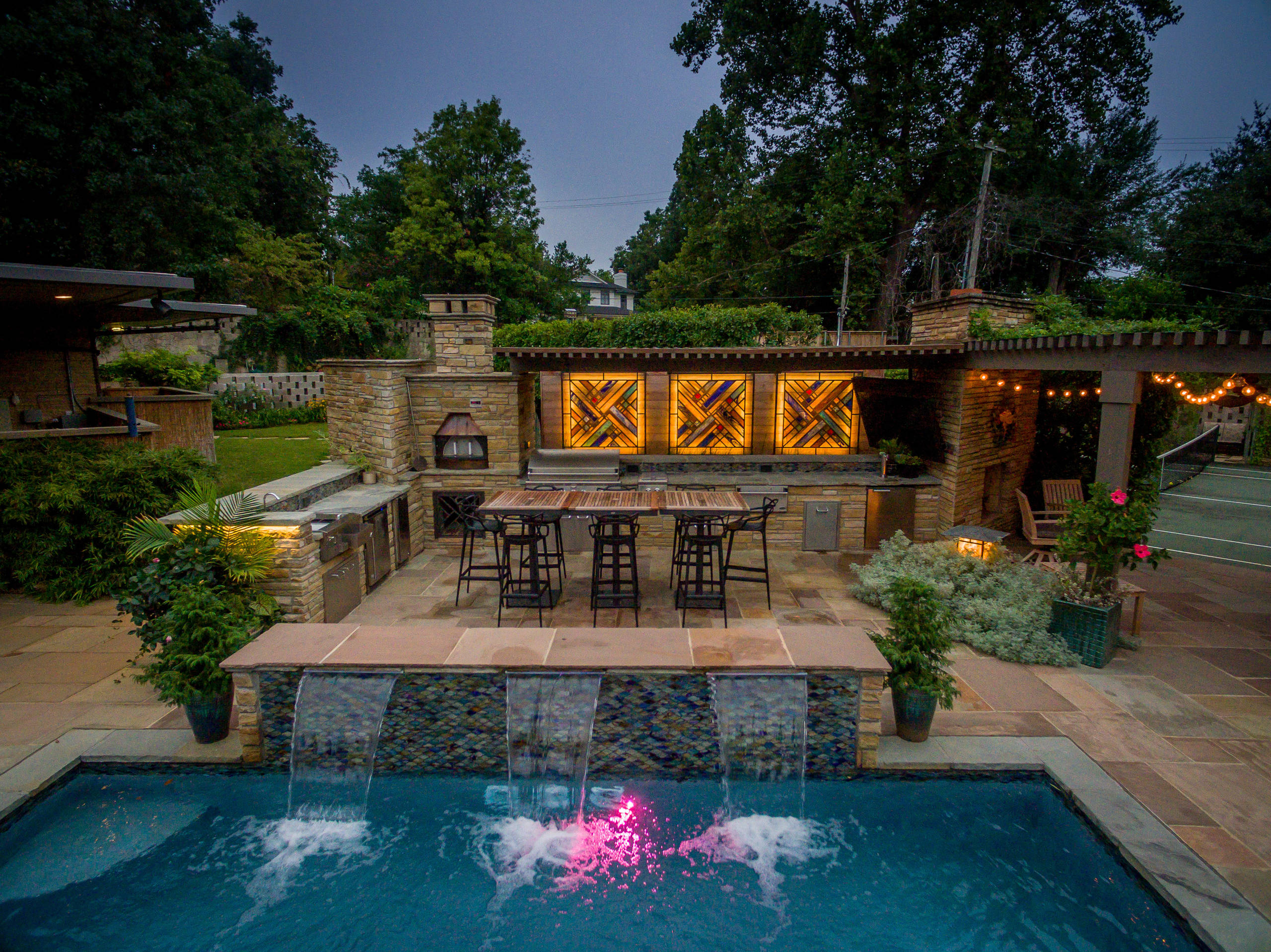 Зачем вам: Цветное стекло в саду