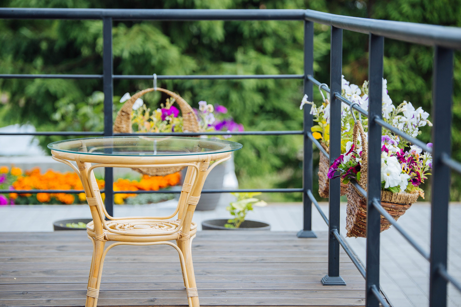 Белый коттедж в поселке Киссолово