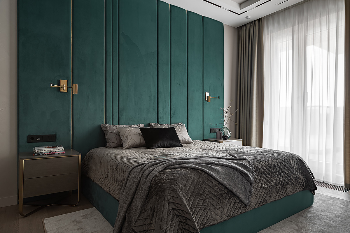 Современный интерьер с яркими акцентами в доме на набережной Невы