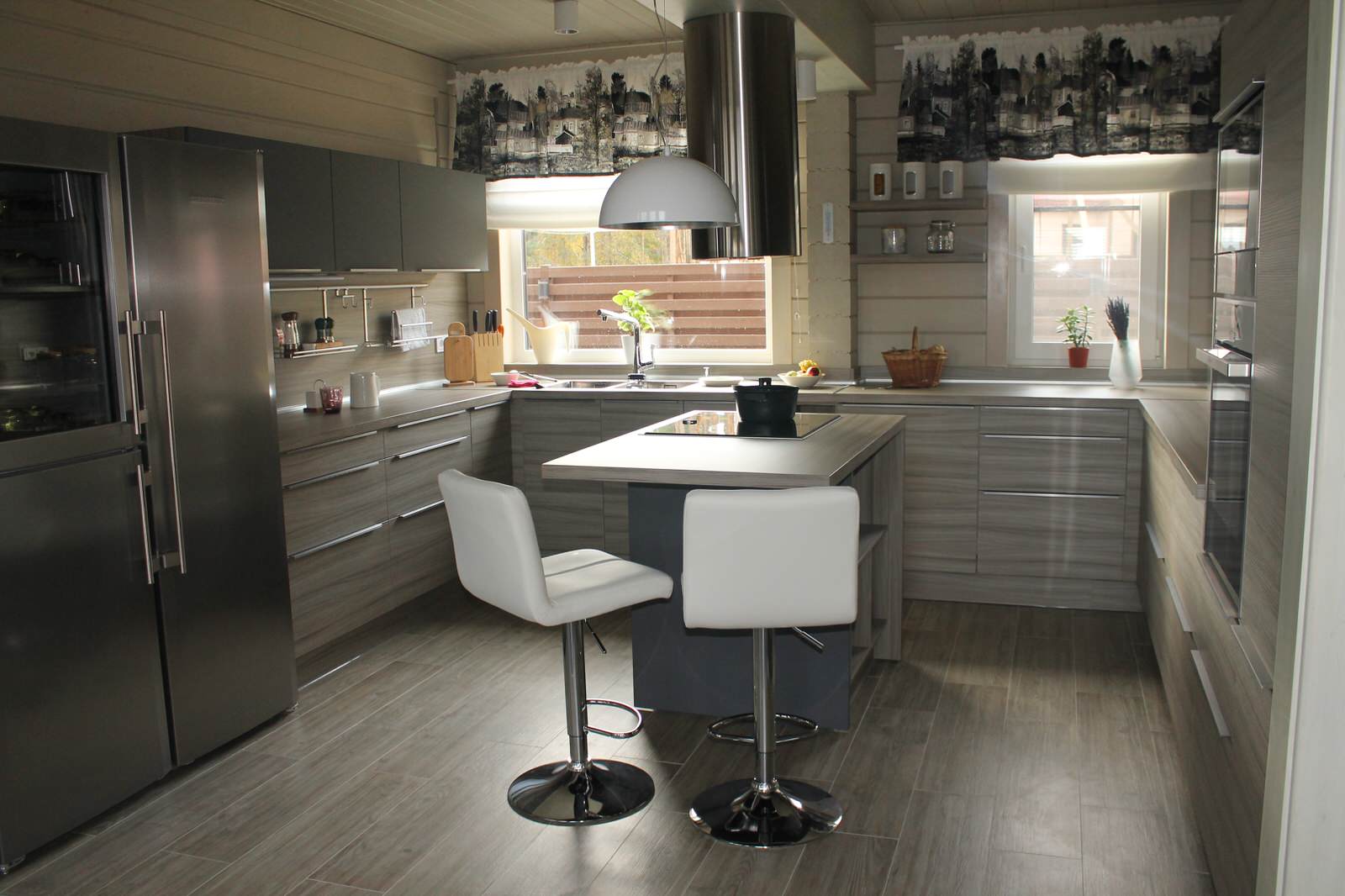 Отделка дома и бани из клееного бруса