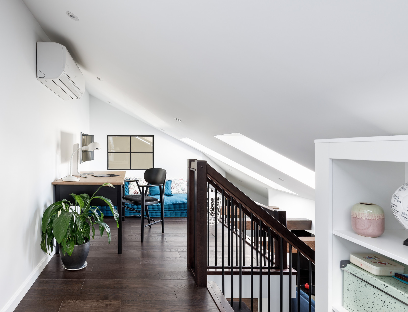 Мансардная двухуровневая квартира в скандинавском стиле