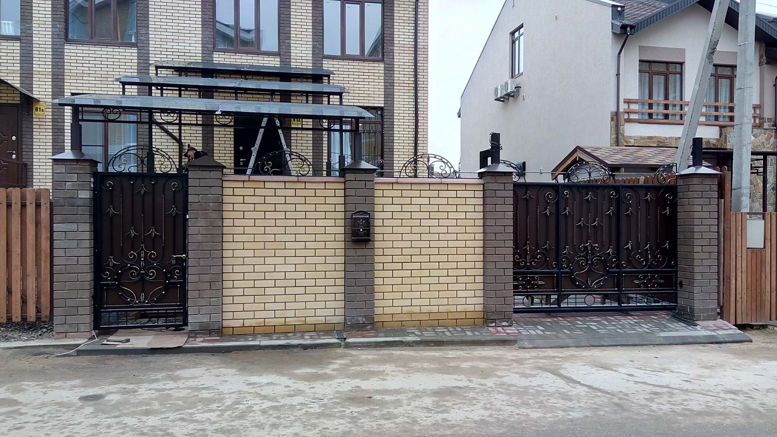 откатные кованые ворота, кованая калитка