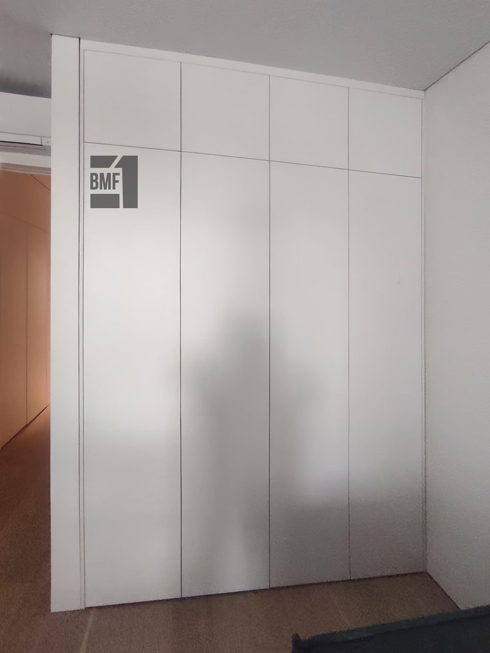 Распашной шкаф в спальню 55803-3