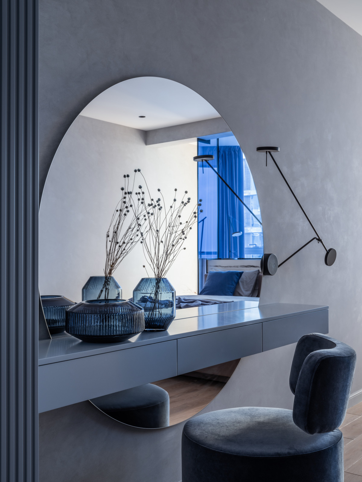 Фото реализованного проекта в современном стиле с яркими акцентами