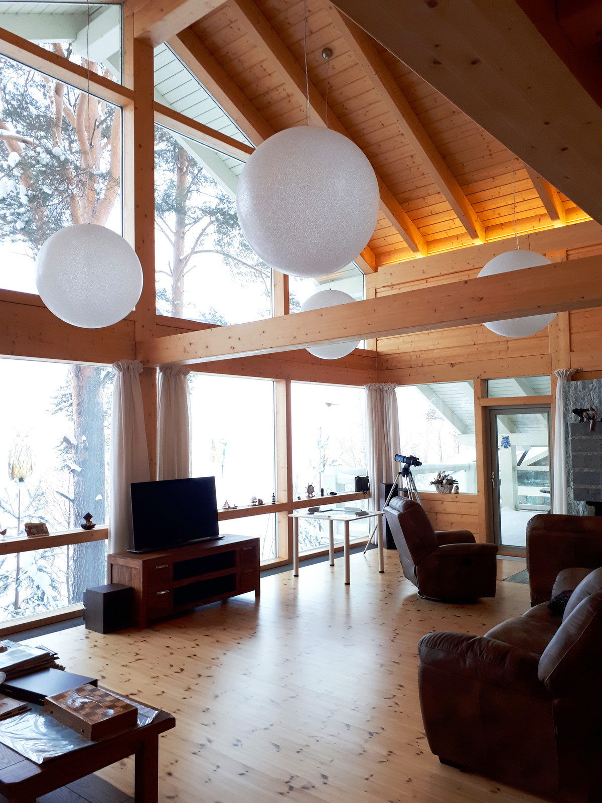 Стеклянный дом на озере Комсомольское