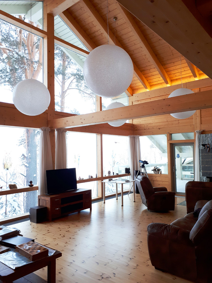 Стеклянный дом на озере Комсомольское