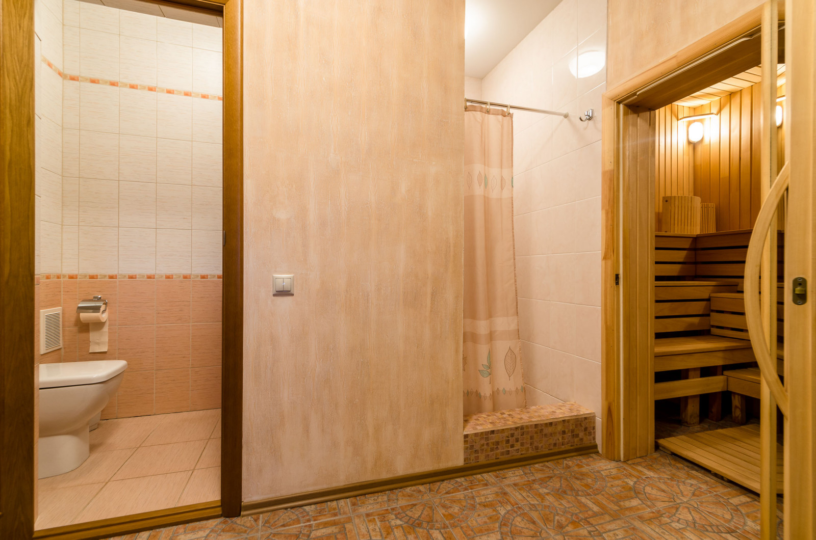 ОЧЕНЬ БОЛЬШОЙ- ШИКАРНЫЙ КОТТЕДЖ! В живописном месте, на берегу реки!