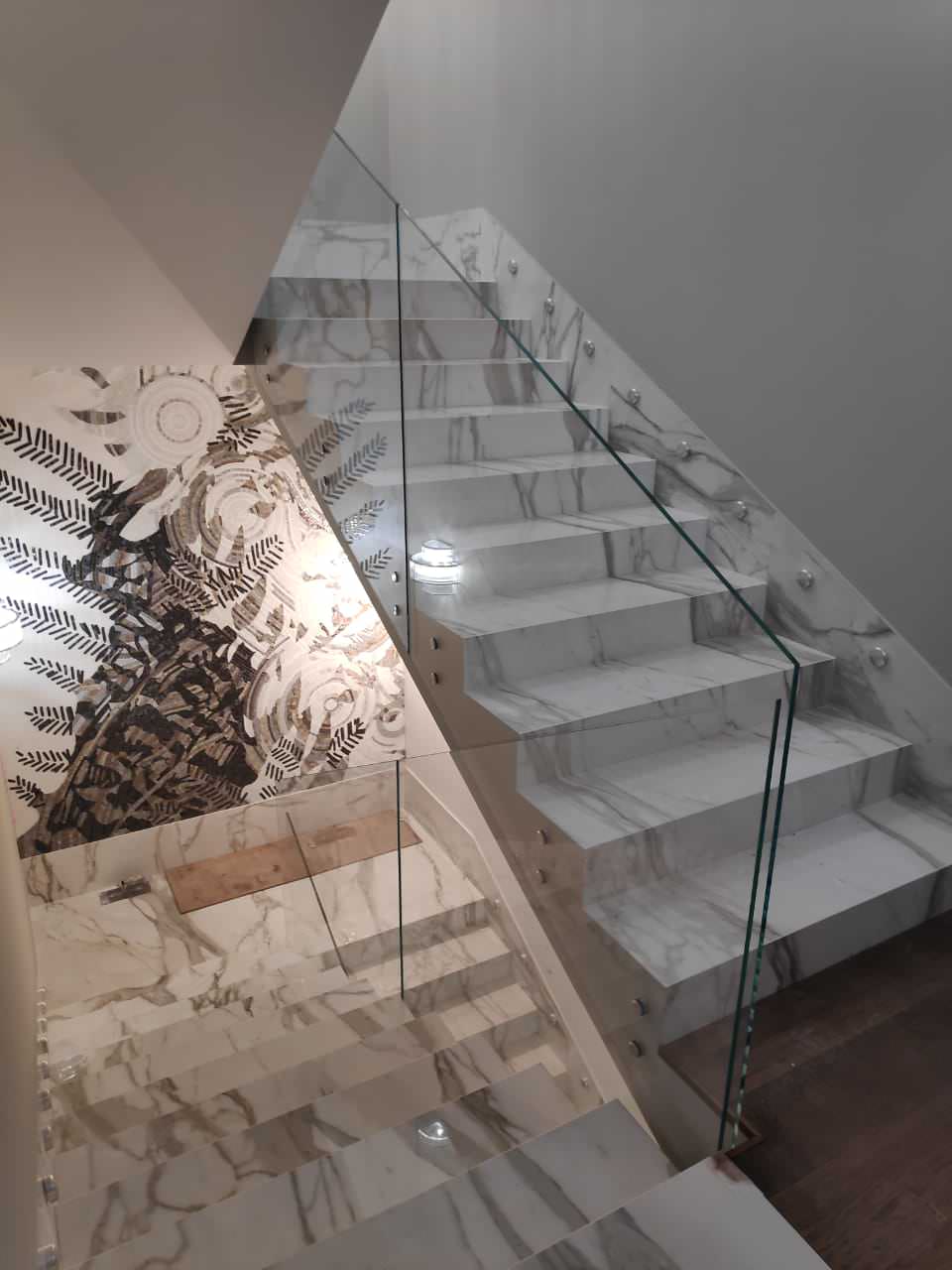 Обложка проекта: Гранит и стекло - прочность и надежность (2019)