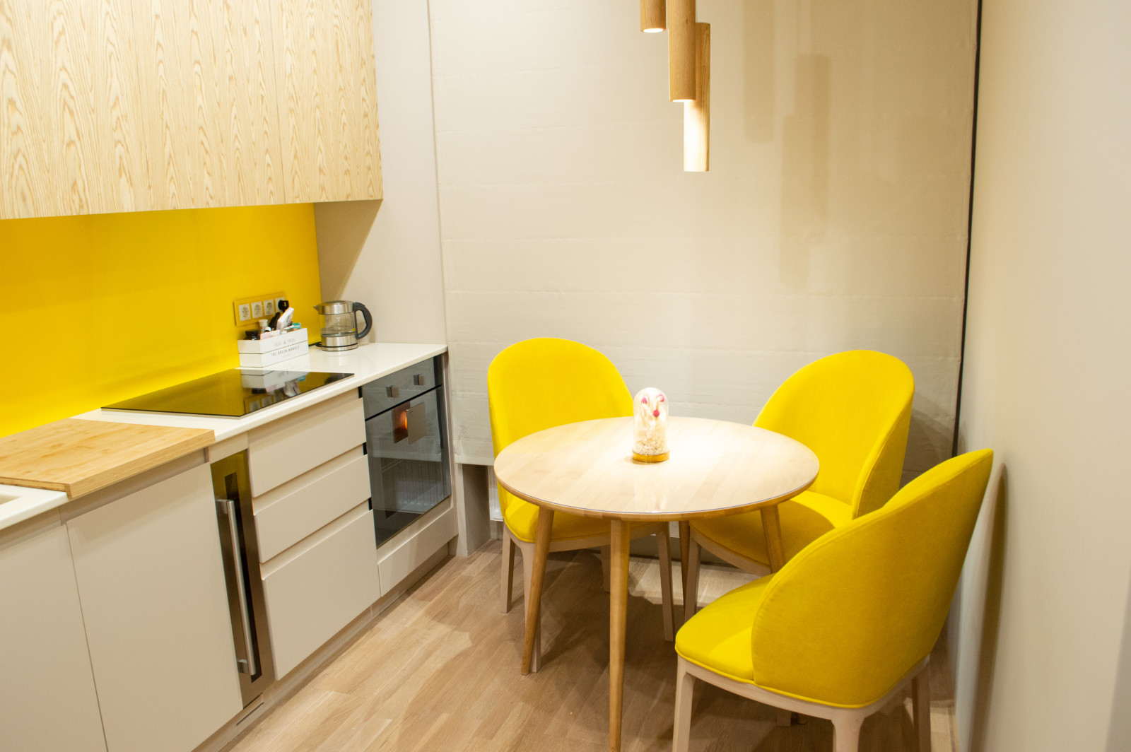 Яркая современная кухня