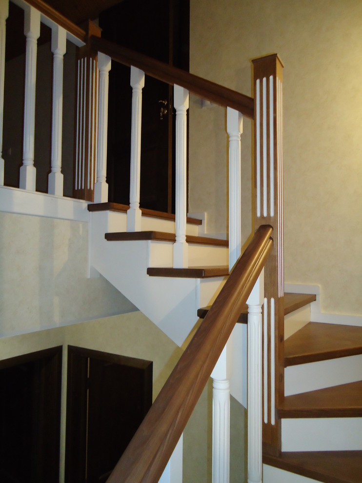 Комбинированная лестница ясень -сосна